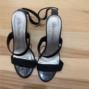 Vinyl Sz 8.5 Black strappy heels #heels #blackshoes